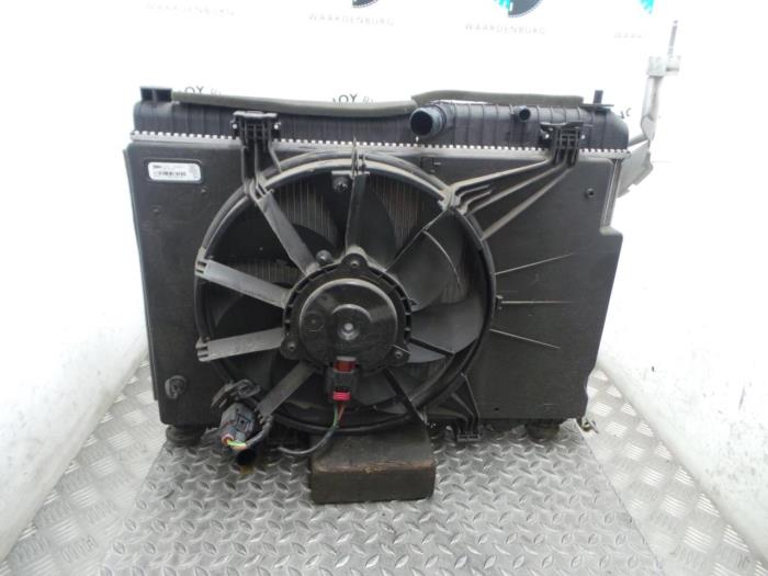 Gebruikte Radiateur Ford Fiesta Prijs € 302,50 Inclusief btw aangeboden door Rhenoy Onderdelen b.v.