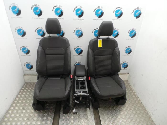 Gebruikte Display Interieur Ford Kuga Prijs € 363,00 Inclusief btw aangeboden door Rhenoy Onderdelen b.v.