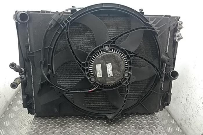 Gebruikte Radiateur BMW 3-Serie Prijs € 242,00 Inclusief btw aangeboden door Rhenoy Onderdelen b.v.