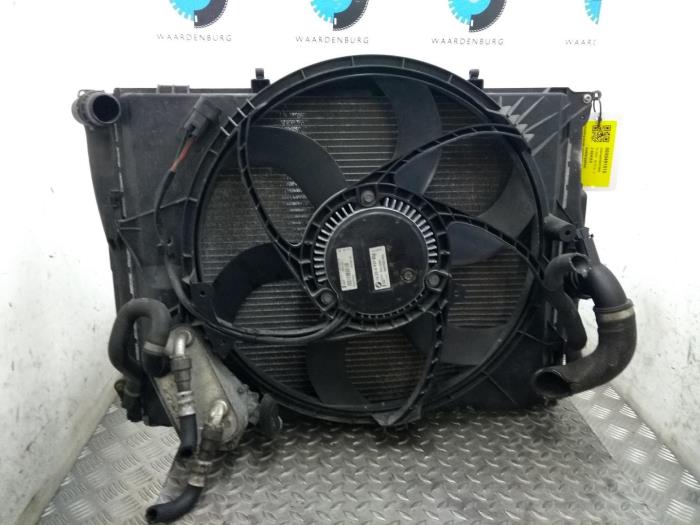 Gebruikte Radiateur BMW 3-Serie Prijs € 242,00 Inclusief btw aangeboden door Rhenoy Onderdelen b.v.