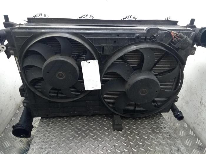Gebruikte Radiateur Volkswagen Golf Plus Prijs € 205,70 Inclusief btw aangeboden door Rhenoy Onderdelen b.v.