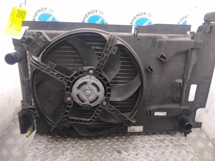 Gebruikte Radiateur Fiat Punto Grande Prijs € 96,80 Inclusief btw aangeboden door Rhenoy Onderdelen b.v.
