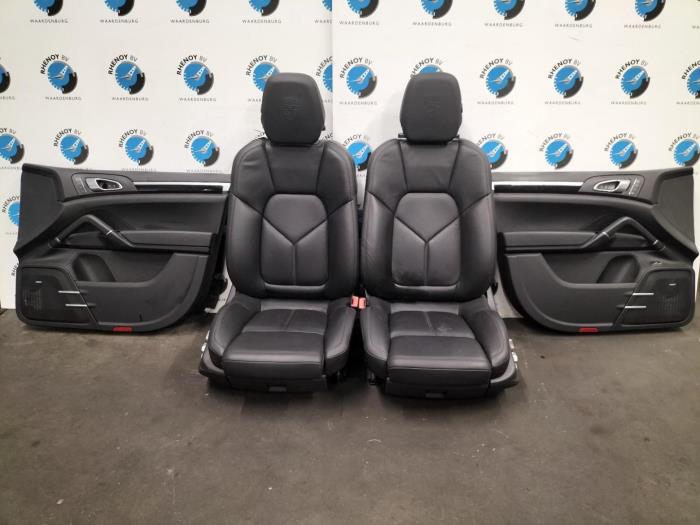 Gebruikte Display Interieur Porsche Cayenne Prijs € 1.028,50 Inclusief btw aangeboden door Rhenoy Onderdelen b.v.