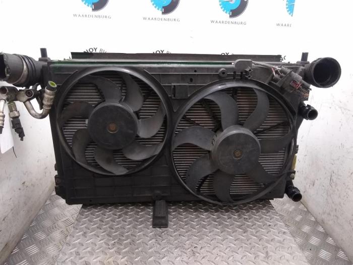 Gebruikte Radiateur Volkswagen Golf Prijs € 145,20 Inclusief btw aangeboden door Rhenoy Onderdelen b.v.