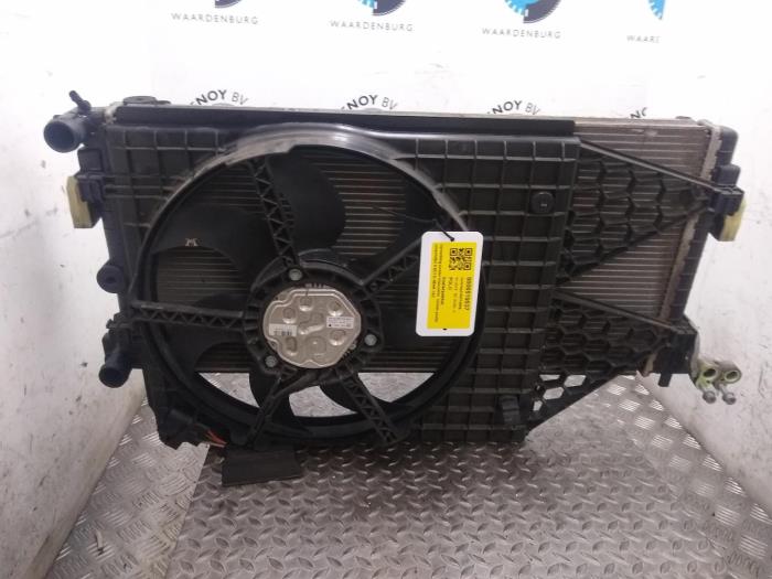 Gebruikte Radiateur Volkswagen Polo Prijs € 302,50 Inclusief btw aangeboden door Rhenoy Onderdelen b.v.