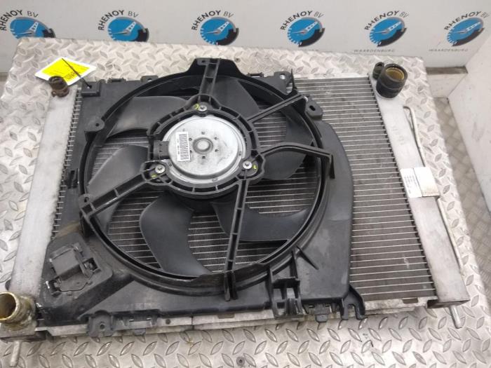 Gebruikte Radiateur Renault Clio Prijs € 121,00 Inclusief btw aangeboden door Rhenoy Onderdelen b.v.