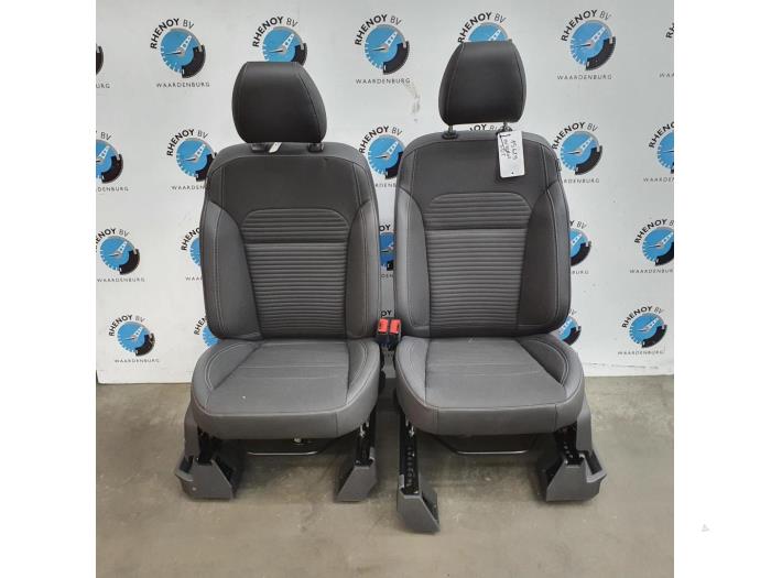 Gebruikte Display Interieur Ford Kuga Prijs € 484,00 Inclusief btw aangeboden door Rhenoy Onderdelen b.v.