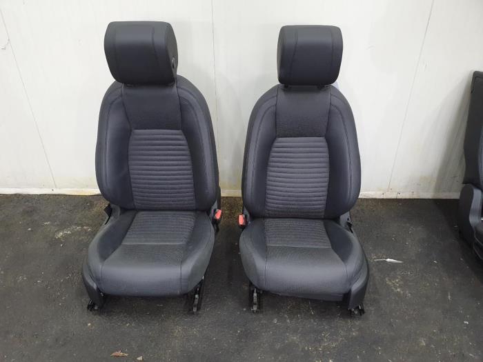 Gebruikte Display Interieur Landrover Discovery Sport L550 Prijs € 786,50 Inclusief btw aangeboden door Rhenoy Onderdelen b.v.