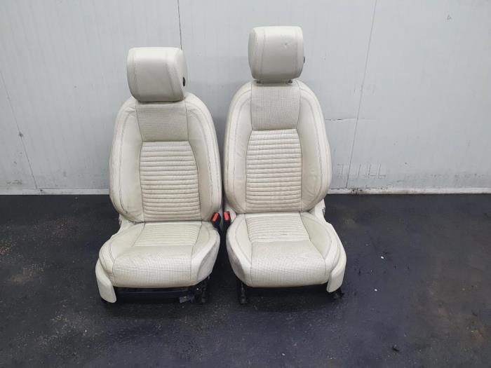Gebruikte Display Interieur Landrover Discovery Sport L550 Prijs € 786,50 Inclusief btw aangeboden door Rhenoy Onderdelen b.v.