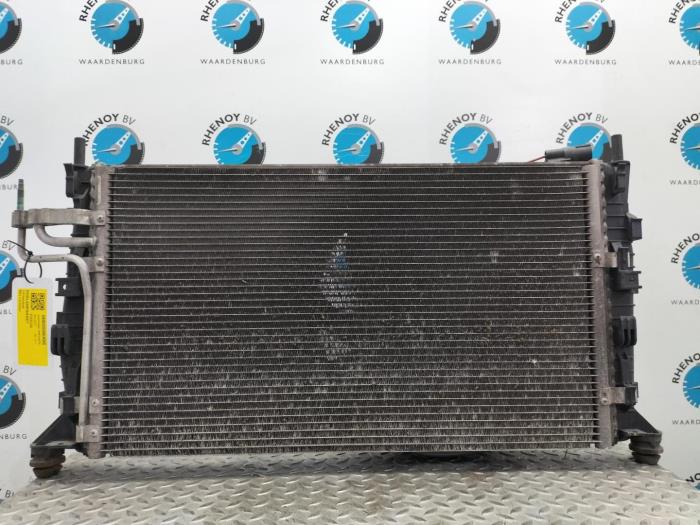 Gebruikte Radiateur Ford Focus Prijs € 60,50 Inclusief btw aangeboden door Rhenoy Onderdelen b.v.
