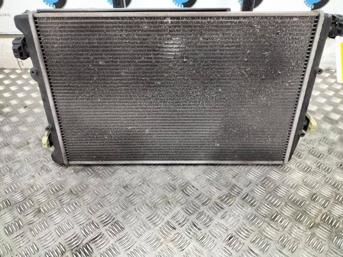 Gebruikte Radiateur Volkswagen Fox Prijs € 96,80 Inclusief btw aangeboden door Rhenoy Onderdelen b.v.