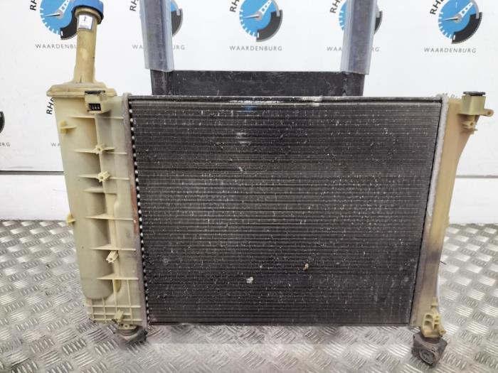 Gebruikte Radiateur Ford KA Prijs € 151,25 Inclusief btw aangeboden door Rhenoy Onderdelen b.v.