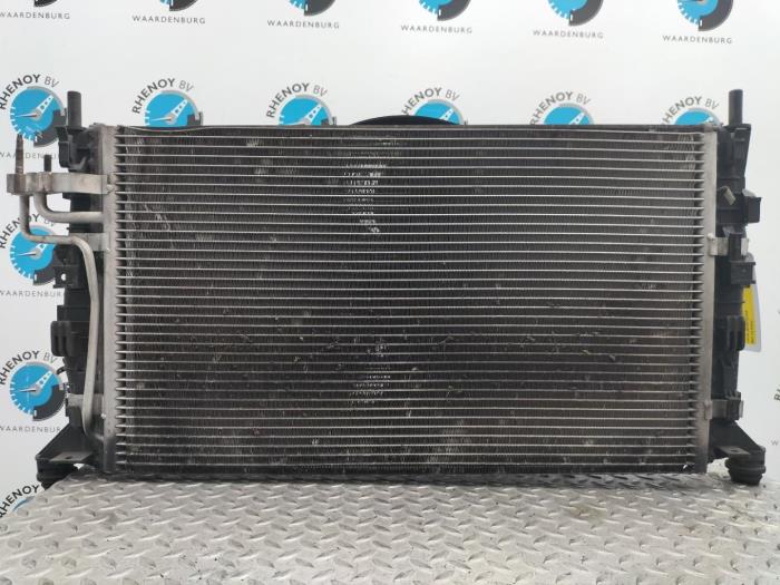 Gebruikte Radiateur Ford Focus Prijs € 145,20 Inclusief btw aangeboden door Rhenoy Onderdelen b.v.