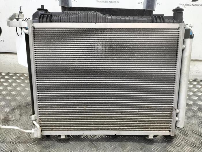 Gebruikte Radiateur Ford Fiesta Prijs € 363,00 Inclusief btw aangeboden door Rhenoy Onderdelen b.v.