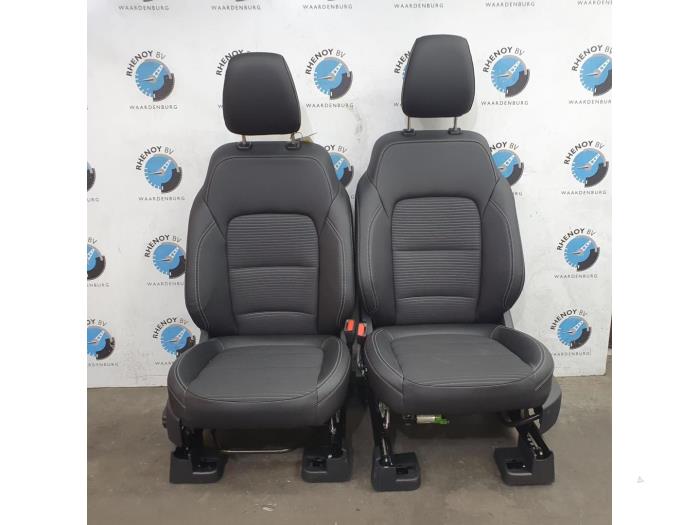 Gebruikte Display Interieur Ford Kuga Prijs € 786,50 Inclusief btw aangeboden door Rhenoy Onderdelen b.v.