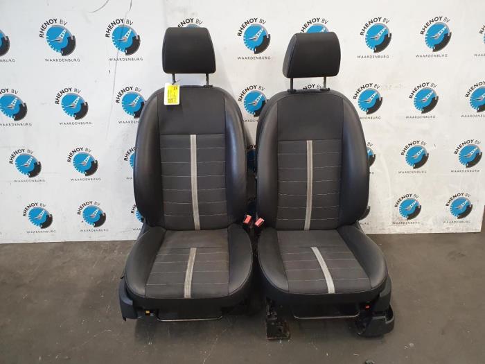 Gebruikte Display Interieur Ford Kuga Prijs € 484,00 Inclusief btw aangeboden door Rhenoy Onderdelen b.v.