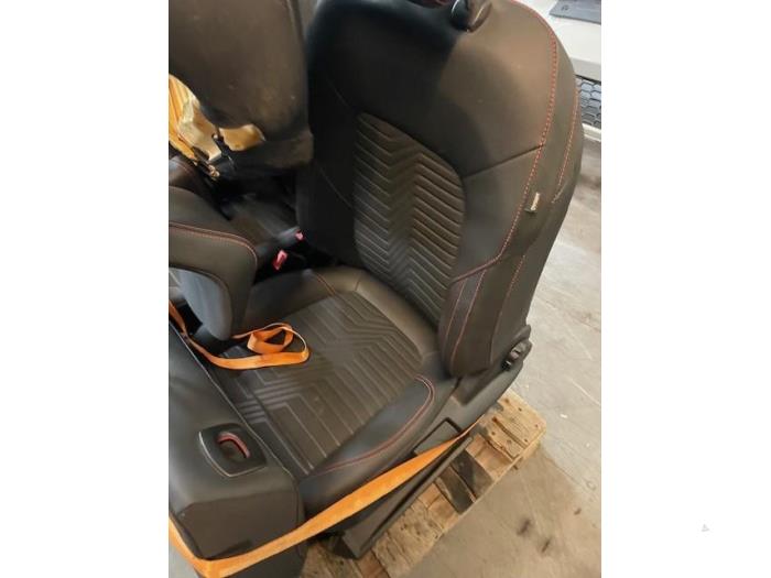 Gebruikte Display Interieur Ford Puma Prijs € 544,50 Inclusief btw aangeboden door Rhenoy Onderdelen b.v.