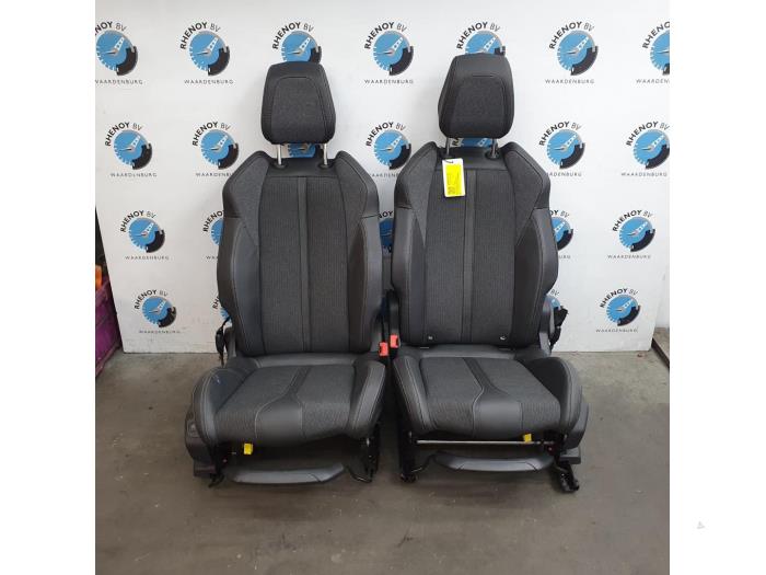 Gebruikte Display Interieur Peugeot 3008 Prijs € 544,50 Inclusief btw aangeboden door Rhenoy Onderdelen b.v.