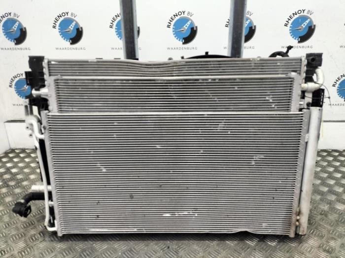 Gebruikte Radiateur Landrover Range Rover Prijs € 695,75 Inclusief btw aangeboden door Rhenoy Onderdelen b.v.