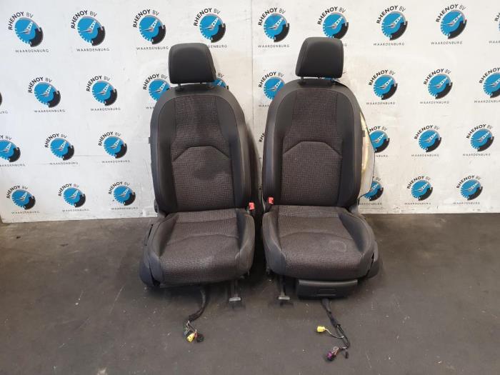 Gebruikte Display Interieur Seat Leon Prijs € 423,50 Inclusief btw aangeboden door Rhenoy Onderdelen b.v.