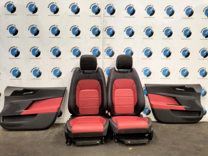 Gebruikte Display Interieur Jaguar XE Prijs € 907,50 Inclusief btw aangeboden door Rhenoy Onderdelen b.v.