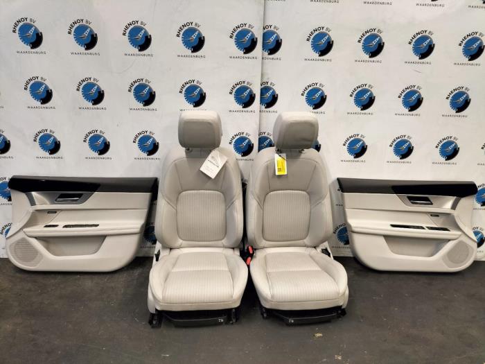 Gebruikte Display Interieur Jaguar XF Sportbrake Prijs € 484,00 Inclusief btw aangeboden door Rhenoy Onderdelen b.v.