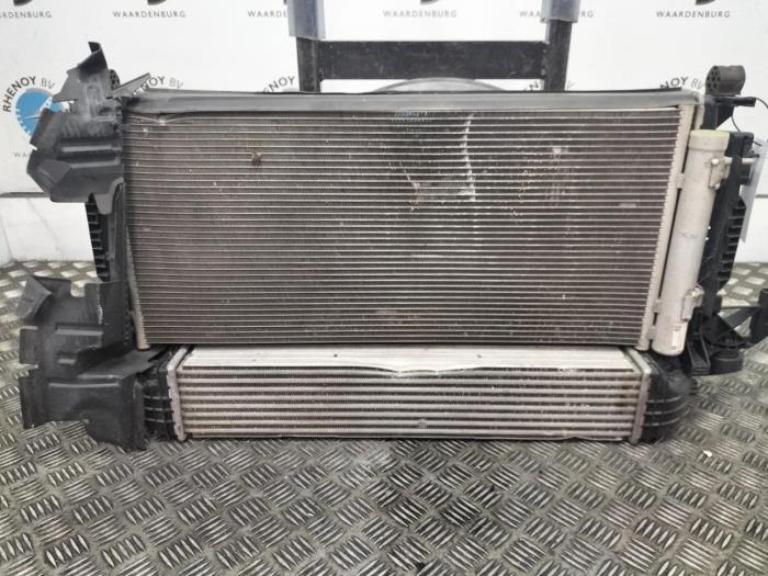 Gebruikte Radiateur Opel Astra Prijs € 453,75 Inclusief btw aangeboden door Rhenoy Onderdelen b.v.