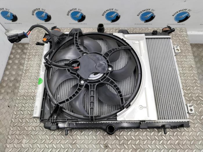 Gebruikte Radiateur Opel Corsa Prijs € 605,00 Inclusief btw aangeboden door Rhenoy Onderdelen b.v.