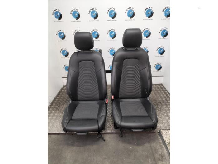 Gebruikte Display Interieur Mercedes A-Klasse Prijs € 605,00 Inclusief btw aangeboden door Rhenoy Onderdelen b.v.