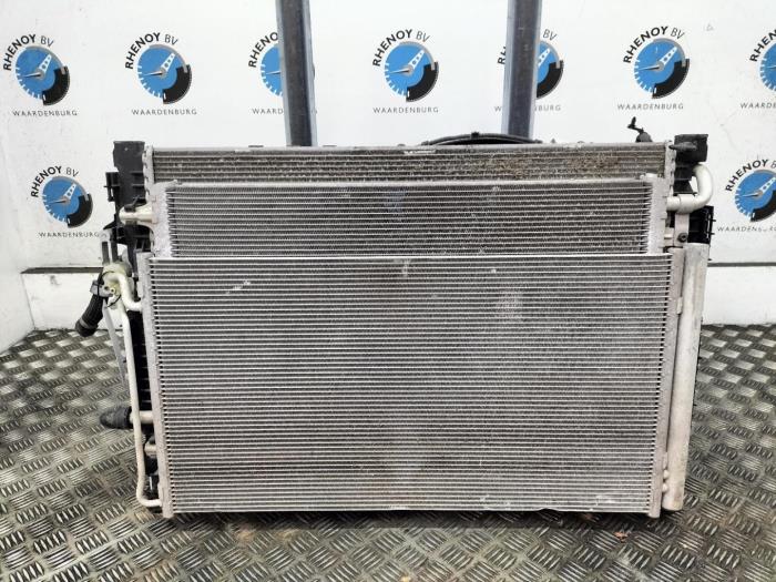 Gebruikte Radiateur Jaguar E-Pace Prijs € 726,00 Inclusief btw aangeboden door Rhenoy Onderdelen b.v.