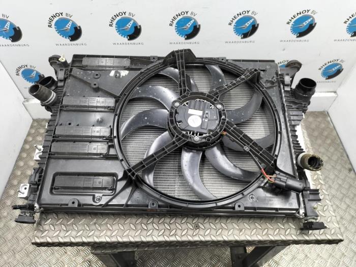 Gebruikte Radiateur Ford Focus Prijs € 605,00 Inclusief btw aangeboden door Rhenoy Onderdelen b.v.