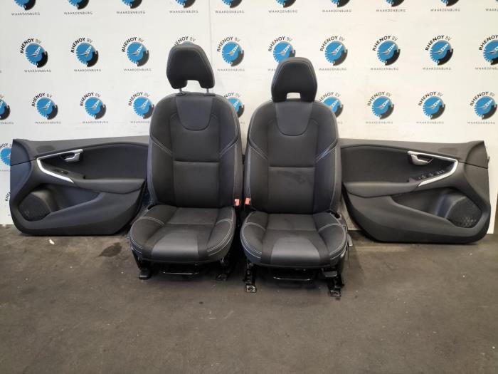 Gebruikte Display Interieur Volvo V40 Prijs € 605,00 Inclusief btw aangeboden door Rhenoy Onderdelen b.v.