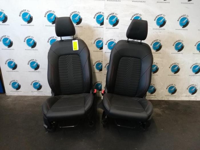 Gebruikte Display Interieur Ford Puma Prijs € 726,00 Inclusief btw aangeboden door Rhenoy Onderdelen b.v.