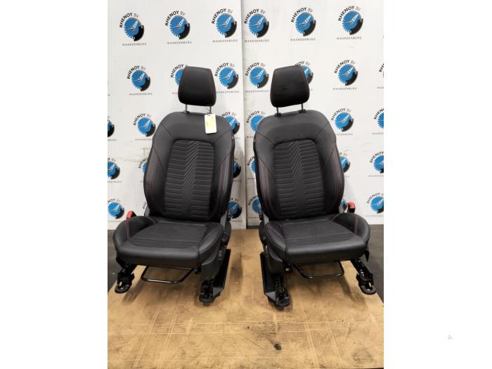 Gebruikte Display Interieur Ford Puma Prijs € 786,50 Inclusief btw aangeboden door Rhenoy Onderdelen b.v.