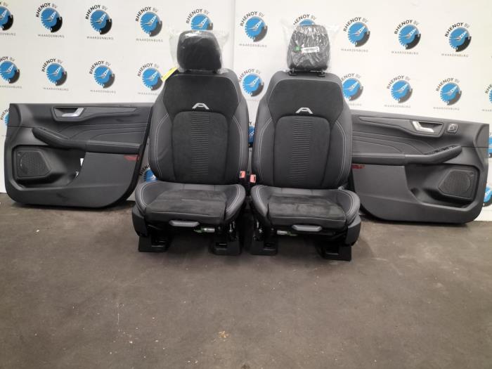 Gebruikte Display Interieur Ford Kuga Prijs € 786,50 Inclusief btw aangeboden door Rhenoy Onderdelen b.v.