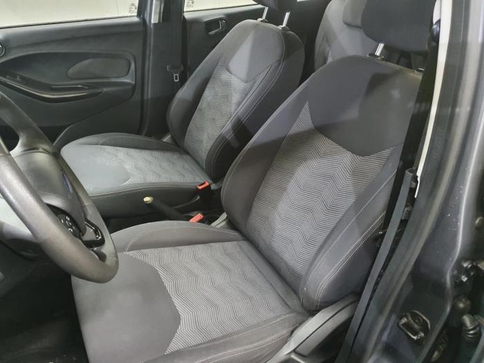 Gebruikte Display Interieur Ford KA Prijs € 484,00 Inclusief btw aangeboden door Rhenoy Onderdelen b.v.
