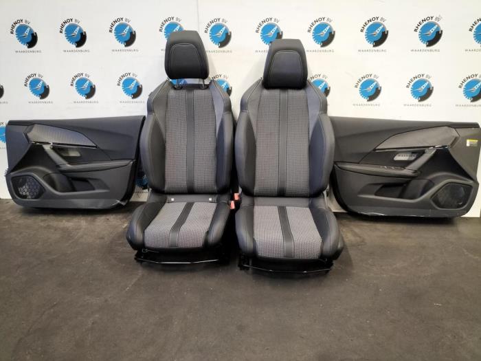 Gebruikte Display Interieur Peugeot 2008 Prijs € 544,50 Inclusief btw aangeboden door Rhenoy Onderdelen b.v.
