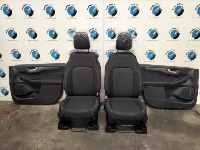 Gebruikte Display Interieur Ford Kuga Prijs € 968,00 Inclusief btw aangeboden door Rhenoy Onderdelen b.v.