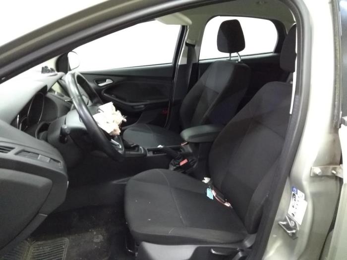 Gebruikte Display Interieur Ford Focus Prijs € 302,50 Inclusief btw aangeboden door Rhenoy Onderdelen b.v.