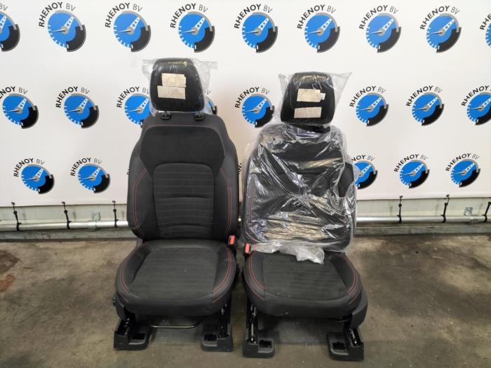 Gebruikte Display Interieur Ford Kuga Prijs € 786,50 Inclusief btw aangeboden door Rhenoy Onderdelen b.v.