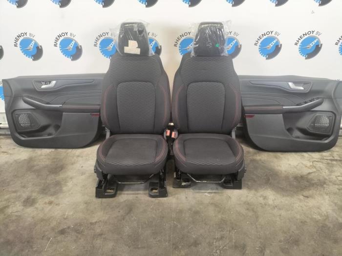Gebruikte Display Interieur Ford Kuga Prijs € 968,00 Inclusief btw aangeboden door Rhenoy Onderdelen b.v.
