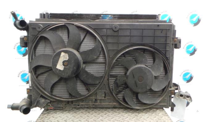 Gebruikte Radiateur Volkswagen Caddy Prijs € 151,25 Inclusief btw aangeboden door Rhenoy Onderdelen b.v.