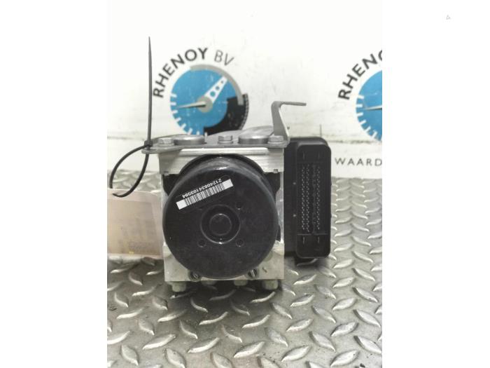 Gebruikte ABS Pomp BMW 3-Serie Prijs € 181,50 Inclusief btw aangeboden door Rhenoy Onderdelen b.v.