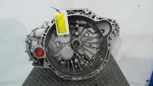 Gereviseerde Versnellingsbak Renault Trafic Prijs € 1.149,50 Inclusief btw aangeboden door Rhenoy Onderdelen b.v.