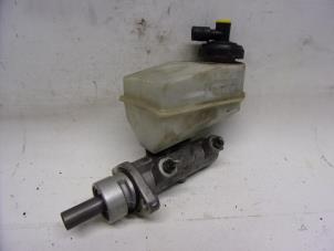 Gebruikte Hoofdremcilinder Renault Scénic I (JA) 1.6 16V Prijs € 21,00 Margeregeling aangeboden door Reclycar De Boer BV