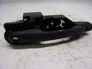 Gebruikte Deurgreep 2Deurs links Mercedes Citan (415.6) 1.5 108 CDI Prijs € 15,75 Margeregeling aangeboden door Reclycar De Boer BV