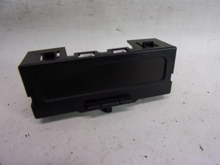 Gebruikte Display Interieur Renault Megane II CC (EM) 1.9 dCi 120 Prijs € 26,25 Margeregeling aangeboden door Reclycar De Boer BV