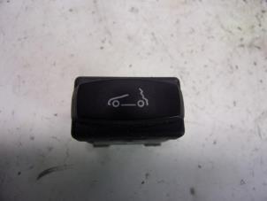 Gebruikte Cabriodak Bediening Renault Megane II CC (EM) 1.9 dCi 120 Prijs € 15,75 Margeregeling aangeboden door Reclycar De Boer BV