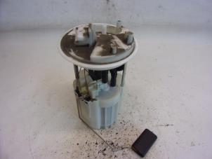 Gebruikte Tank element Pomp Alfa Romeo 147 (937) 1.6 Twin Spark 16V Prijs € 26,25 Margeregeling aangeboden door Reclycar De Boer BV