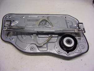 Gebruikte Ruitmechaniek 4Deurs rechts-voor Volvo V50 (MW) 2.4 20V Prijs € 26,25 Margeregeling aangeboden door Reclycar De Boer BV
